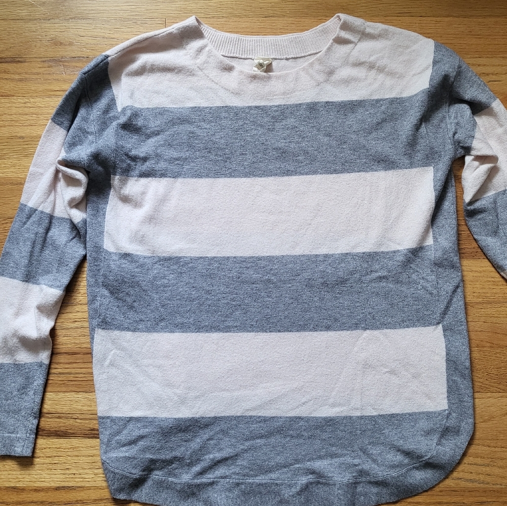 Teeberry and Weave pink and gray sweater